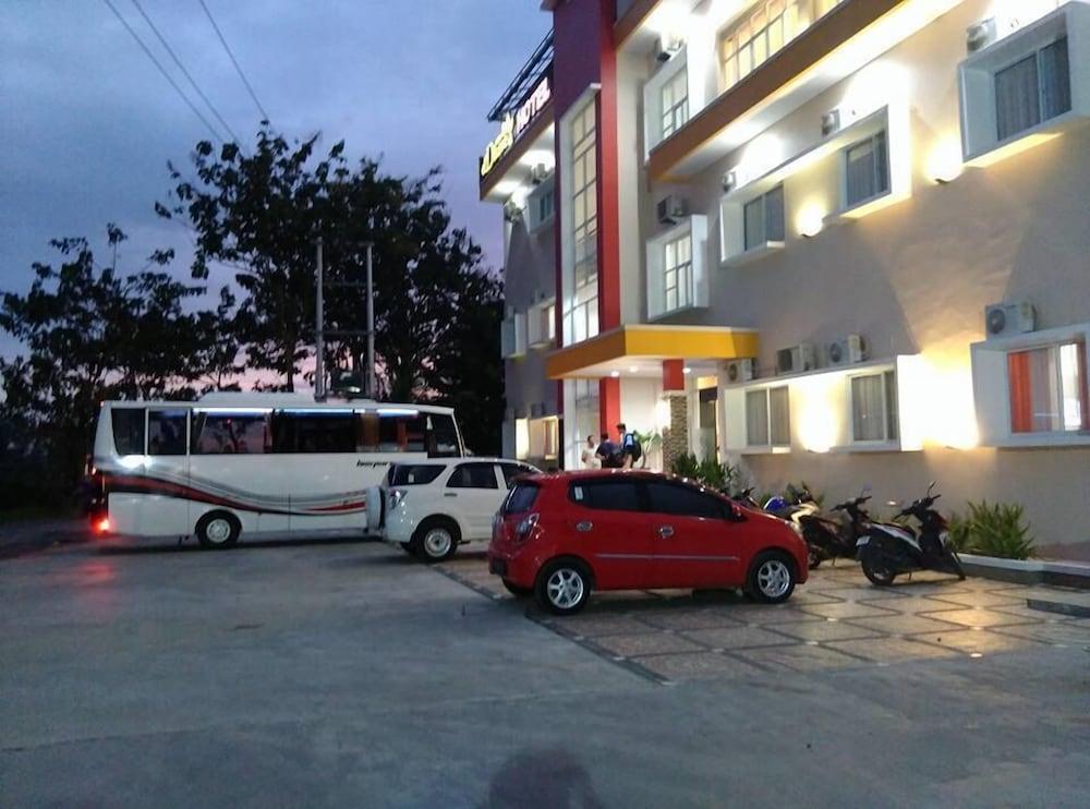 New D'Dhave Hotel Padang  Dış mekan fotoğraf