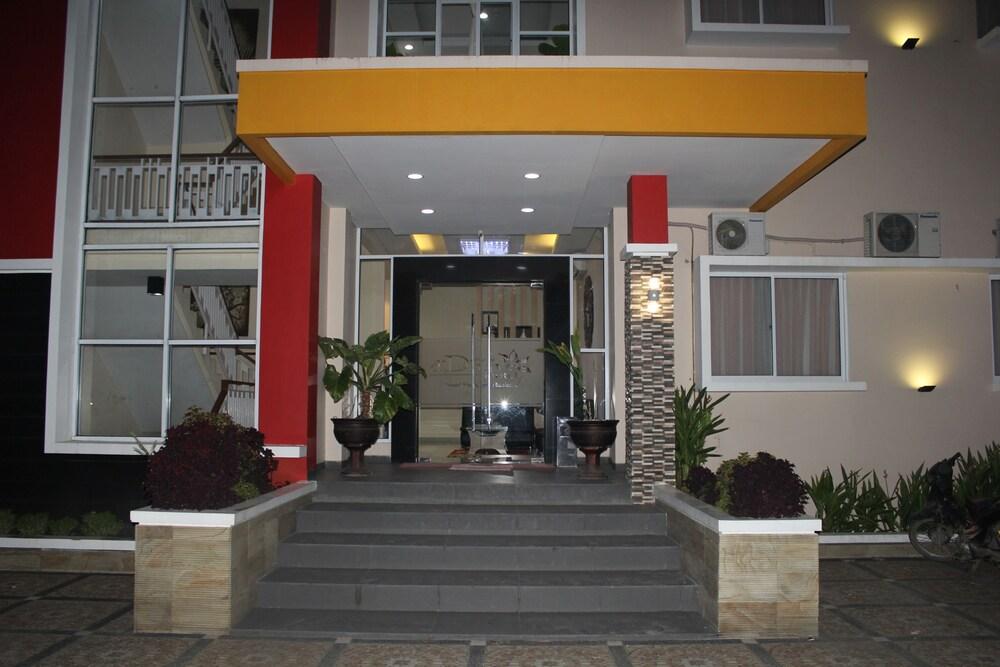New D'Dhave Hotel Padang  Dış mekan fotoğraf