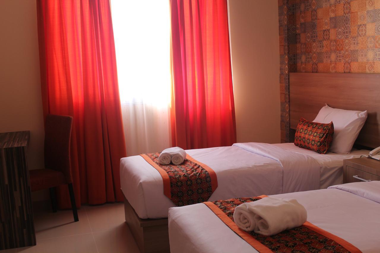 New D'Dhave Hotel Padang  Dış mekan fotoğraf