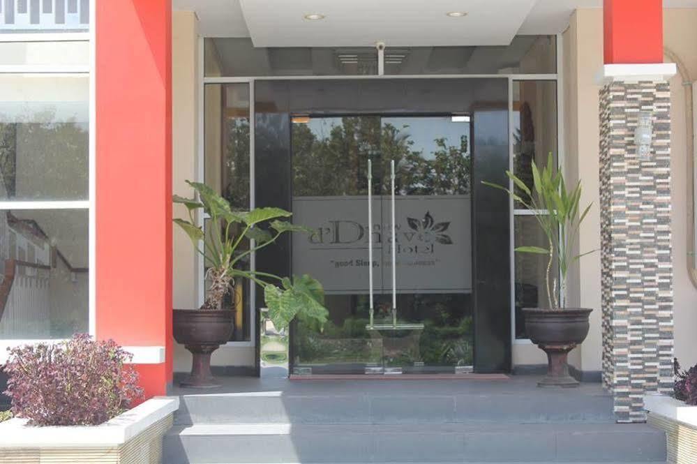 New D'Dhave Hotel Padang  Dış mekan fotoğraf