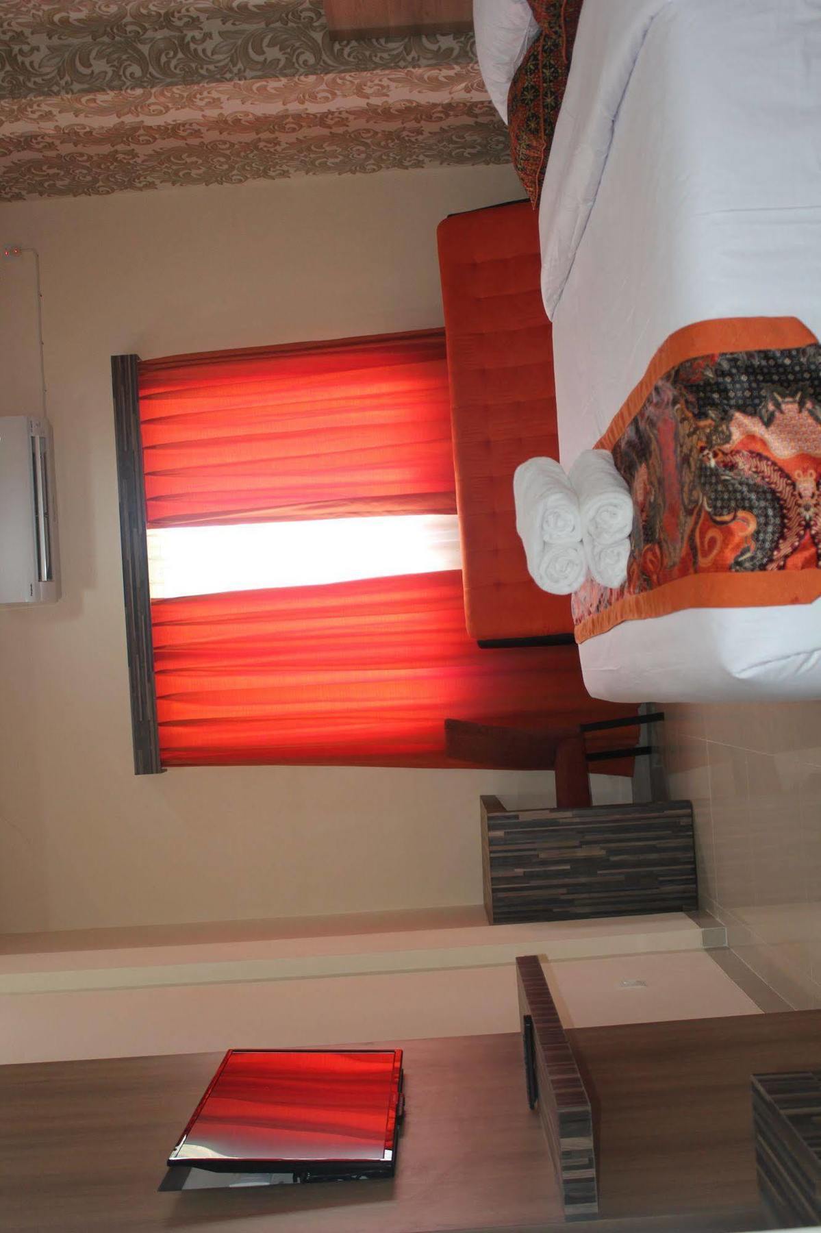 New D'Dhave Hotel Padang  Dış mekan fotoğraf